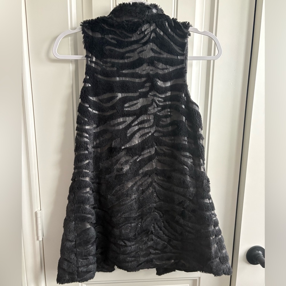 Love Culture Charcoal Faux Fur Vest - Picture 3 of 8